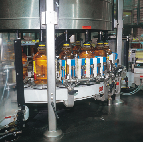 Front and back paper labels are applied at speeds to 220 1-gal bottles/min.