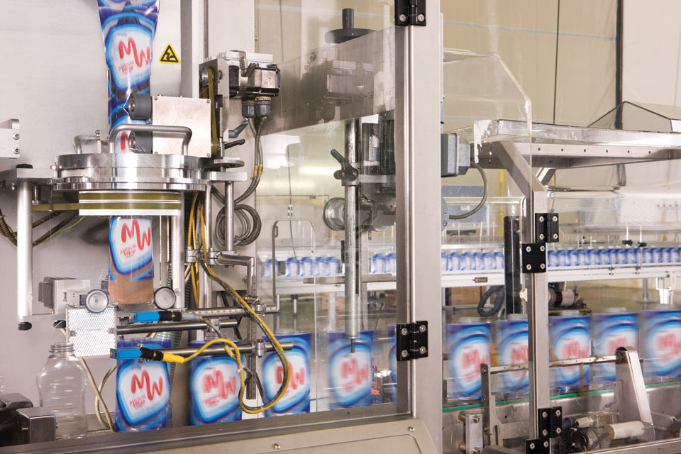 SHELF IMPACT. Thanks to full-body shrink sleeve labels applied by this high-speed machine, Kraft is better able to attract the c