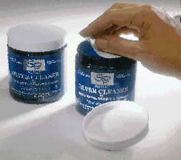 Consumers can easily tear off Silver Blue?s induction seal and throw it away. A foam liner inside the closure further protects t