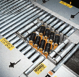 Cases are configured in a variety of formats by means of the case turner (inset) running just ahead of the automatic palletizer