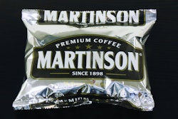 The one-way valve has a tri-layer construction. As CO2 released by the packaged coffee beans builds up, the gas enters and then escapes through the valve’s top baffle layer. The valve then automatically reseals to prevent oxygen from entering the bag.