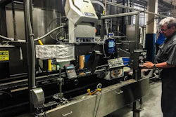The compact InvisiPac system, shown here on the brewery’s case packer, incorporates an integrated vacuum feed, tank-free glue melter, heated hoses, glue applicators, and process control technology.