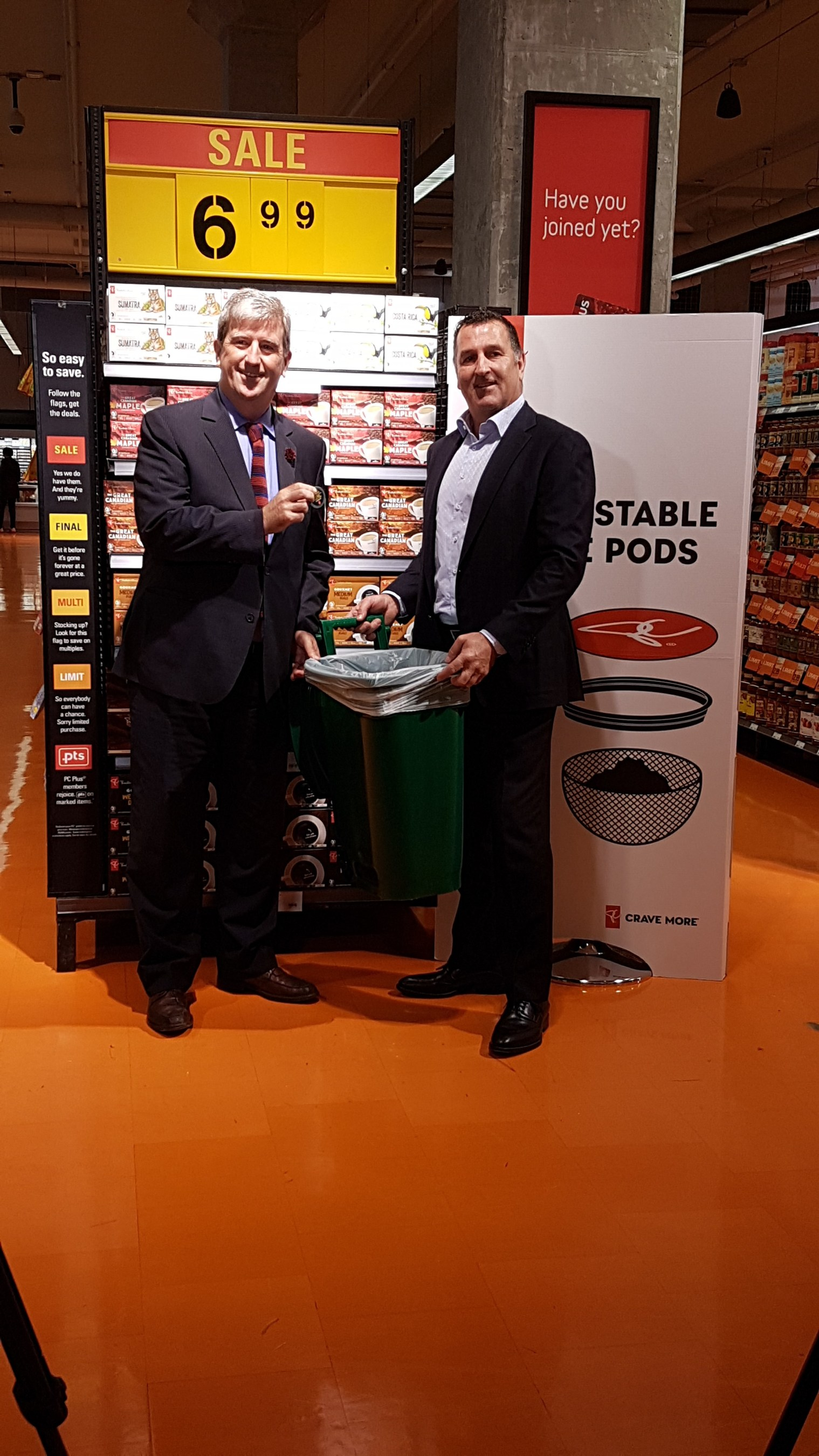 Minister Glen Murray and Ian Gordon, Loblaw, announce 100% compostable President&rsquo;s Choice coffee pods.