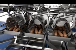The Cabinplant sausage depositor is a fully automatic solution for alignment of portions of sausages (or similar products) in trays.
