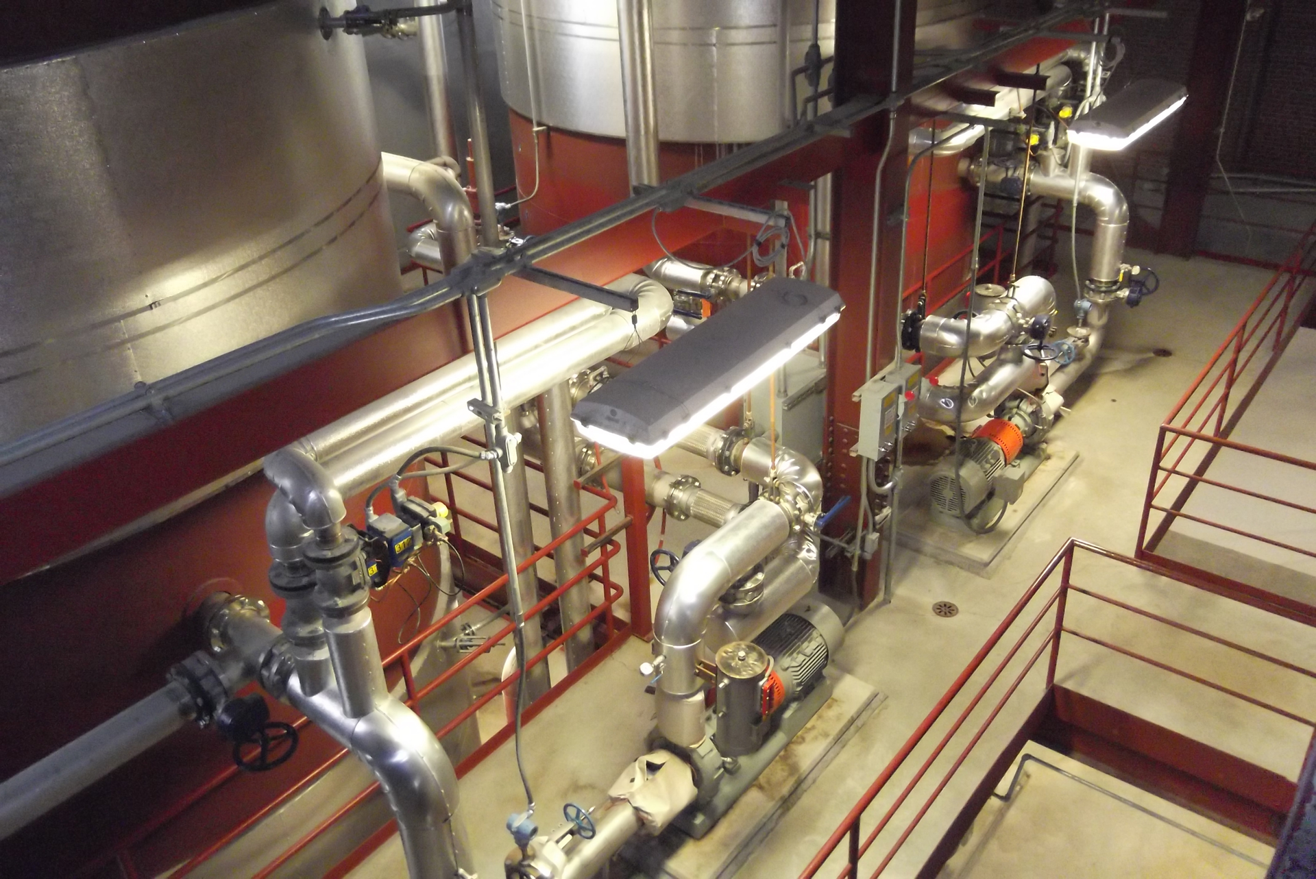 ARi&rsquo;s roots come from sugar beet separations systems. This is an example of a simulated moving bed (SMB) for molasses sugar recovery.