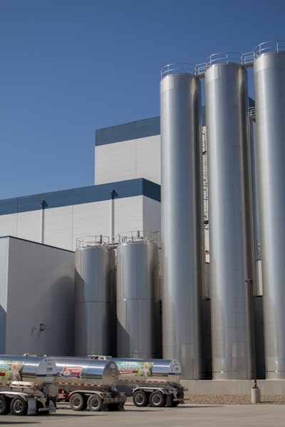 Dairy Farmers of America’s new 267,000-sq-ft facility in Garden City, Kansas, sits on 165 acres and stands 157 ft tall. Designed to run 24/7, the facility can receive up to 84 5,000-gal milk tankers from local farms per day. Photo by Katina Reist Photogra