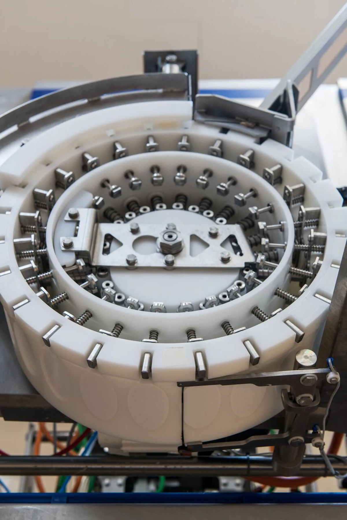 Extrusion wheel maintains ice cream stick position and inclusion ...