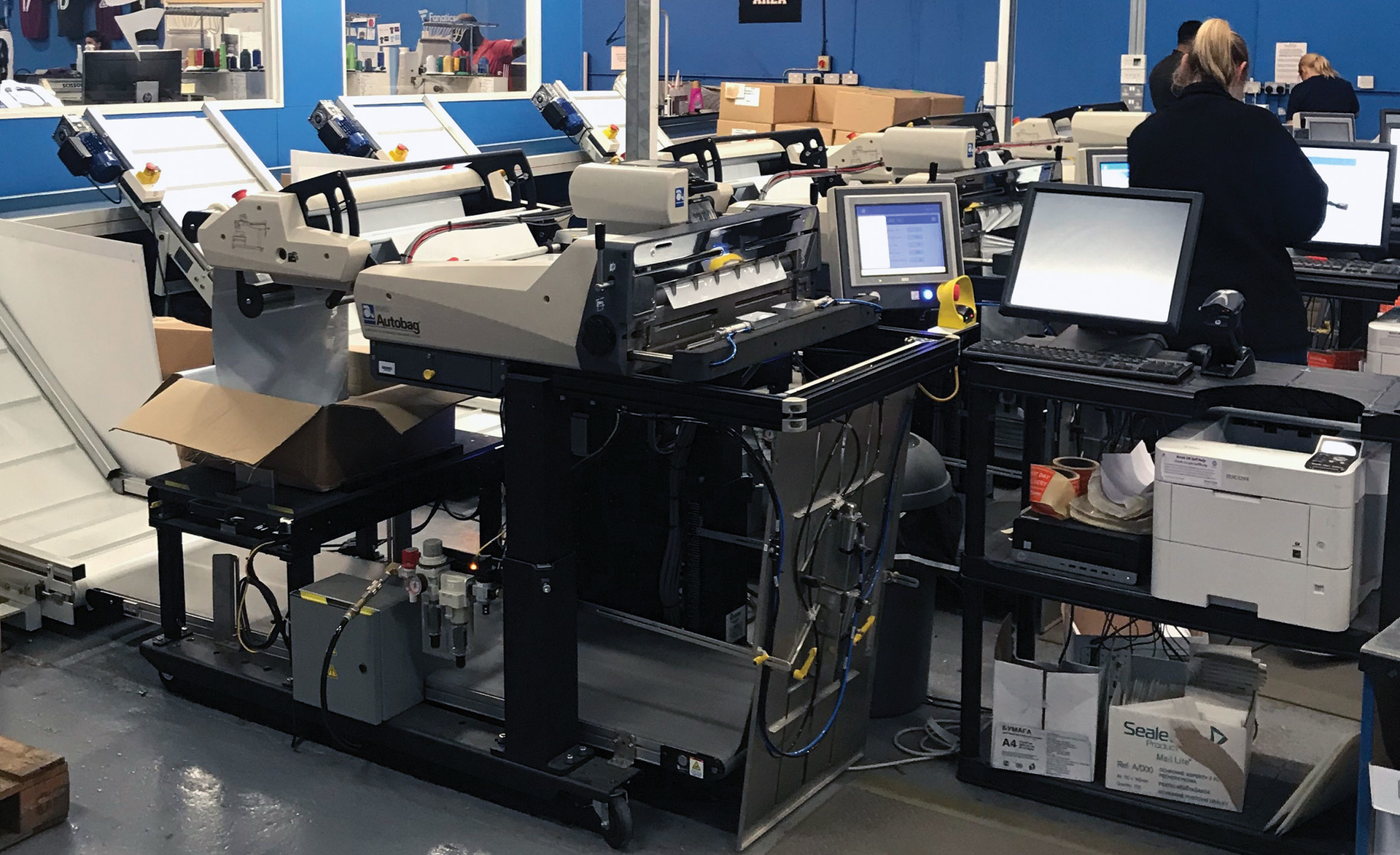 By automating a manual packing process, Fanatics quadrupled productivity and streamlined its processes without changing the amou