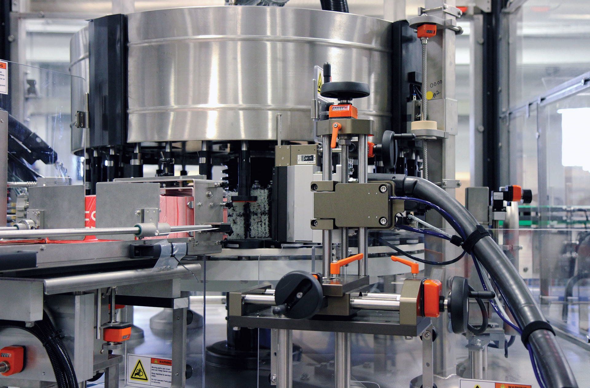 This Canmatic had to be able to deliver a typical cruising speed of 750 to 900 cans/min