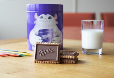 Milka for Loop uses a stainless steel container, decorated with brand characters. This one depicts Yeti.