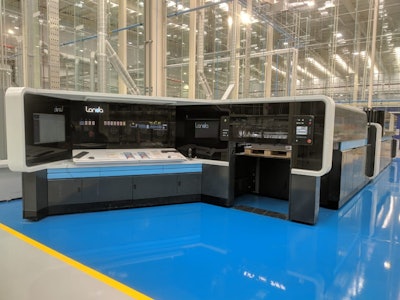 Printing in B1 formats (75 x 105 cm), the new press produces 6,500 sheets per hour, a speed that can be increased with an update.