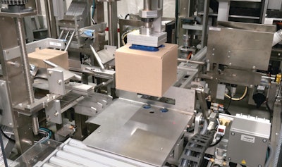 Corrugated cases are packed, closed with hot melt equipment, and printed via inkjet with variable data before palletizing.