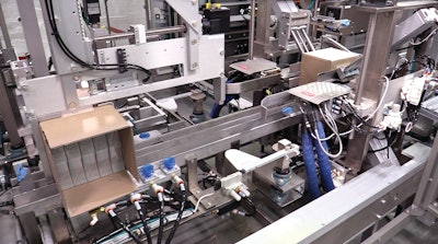 Corrugated cases are packed, closed with hot melt equipment, and printed via inkjet with variable data before palletizing.