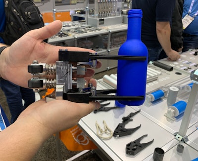 Working alongside Krones, igus developed custom grippers to accommodate a variety of bottle sizes for Krones bottling equipment.