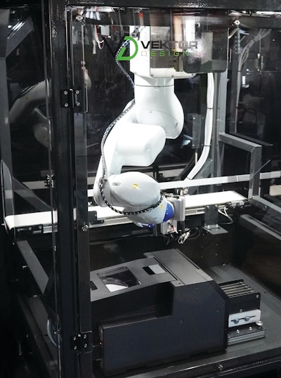 Epson VT6L All-in-One 6-Axis Robot and Epson ColorWorks CW-C6000P Color Inkjet Label Printer work together to enable precise label placement on an assortment of corrugated cases.