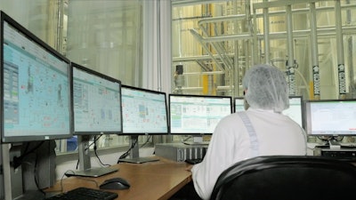 From a control center in the Irapuato plant, Mexico, all the steps of the liquid sugar production process are monitored in real time.