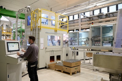 Seriomac UNIX 4 Cavities SBM machine from Serioplast in their R&D facility in Italy. Together with Unilever, they developed a new workflow for using 3D printed molds in this large-scale industrial manufacturing equipment.