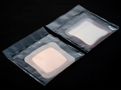 Harpak-ULMA’s ARTIC SS Chevron offers multiple seal options—including Chevron, Sine Wave, and Straight-pack styles—while maintaining sterility and easy-open functionality.