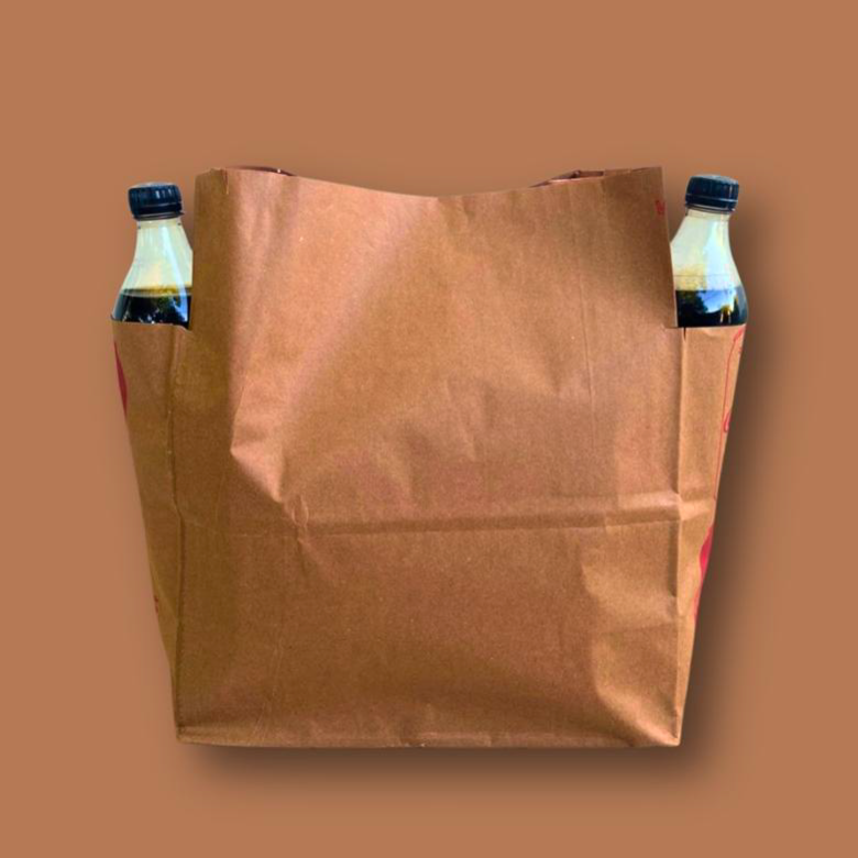 The bag is engineered to resist tearing from moisture and to reduce heat exchange, making it suitable for transporting both hot meals and cold drinks.