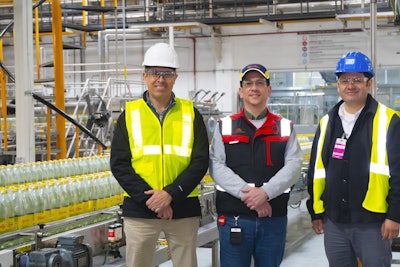 From left to right: Engineer Roberto Iván Ontiveros, Corporate Manager of Manufacturing, Maintenance, and Digitalization Strategies at Arca Continental; Engineer Federico Arámbula, Production Manager at the Topo Chico plant; and Engineer Salvador Rodríguez, Hot Melt Packaging Specialist at Valco Melton.