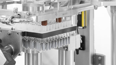 The presence of robots and cameras at every stage of the filling, stoppering, and capping process ensures maximum operational flexibility.