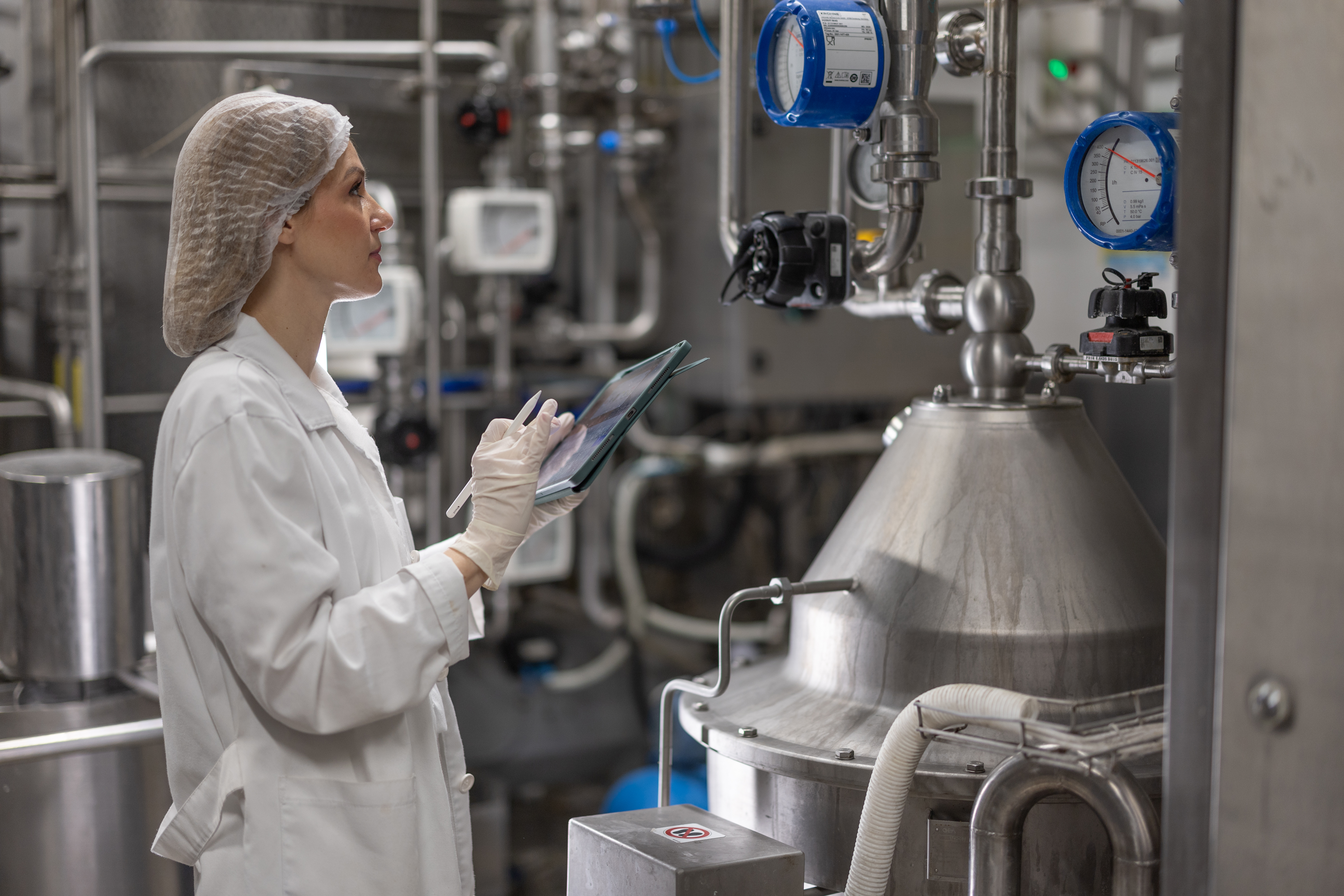 Real-time data analytics target micro-stoppages, anomalies, and line configuration adjustments during processing to prevent downtime.