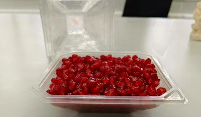 Q-Bic's 114 mm (4.5 in) cube arrangement doubles the polystyrene box's capacity from 90 to 180 trays of 125 g (4.4 oz) arils—raising product volume from 11.25 kg (24.8 lb) to 22.5 kg (49.6 lb).